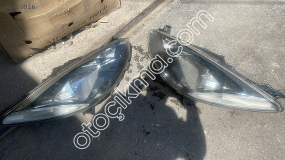 Mazda 2 sağ sol ön far lambası çıkma