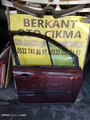 Renault scenic2 sağ ön kapı hatasız orijinal