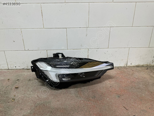Volvo xc60 sağ ön far 2021 sonrası