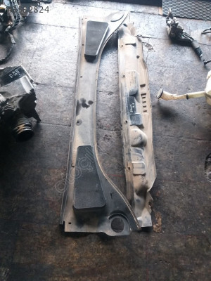 FORD FOCUS 3 Ön Cam Izgarası - MERT OTO Çıkma Parçaları