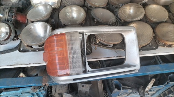 Mazda E2200 sağ Sinyal far çerçevesi