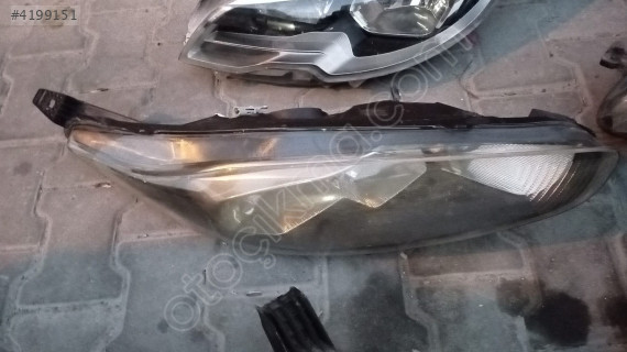 FORD FIESTA ORJİNAL ÇIKMA SAĞ FAR