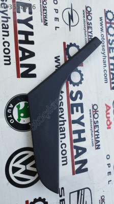 5K4868040A Golf 6 arka sağ kapı iç çekme kolu kaplaması