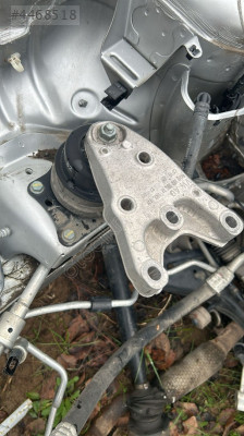 Skoda Fabia sağ motor kulağı