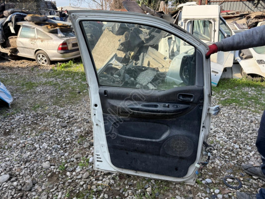 Orjinal Çıkma Hyundai Starex Sol Ön Kapı Döşemesi