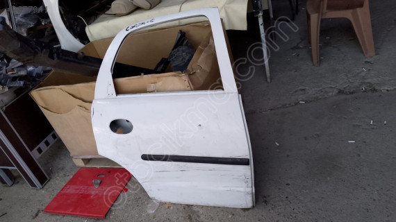 Opel Corsa c sağ arka kapı