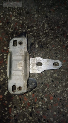 Ford Fiesta Courier Şanzıman Üst Takozu