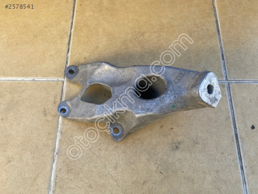 AUDİ A4 A5 A6 MOTOR KULAĞI 8K0199307