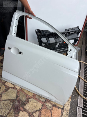 Renault Megane 4 çıkma sağ ön kapı beyaz renk