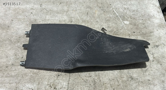 RENAULT MEGANE 4 KONSOL YAN BAKALİT 681A51205R