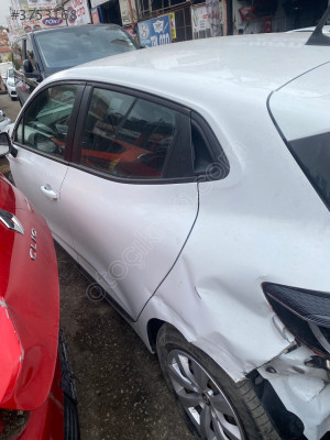 Renault clio 5 sağ arka kapı