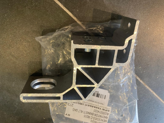 MERCEDES C W205 RADYATÖR BRAKETİ ALT SAĞ 2055014020 SY SIFIR