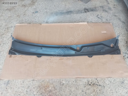 Opel Insignia ön cam ızgarası