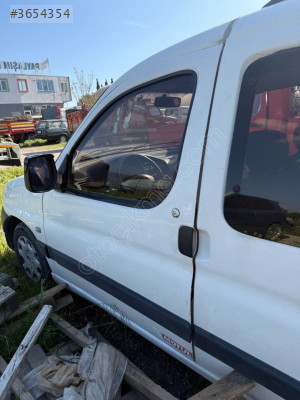 Peugeot partneri sol ön kapı
