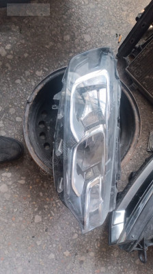 Peugeot 301 son kasa sağ far çıkma