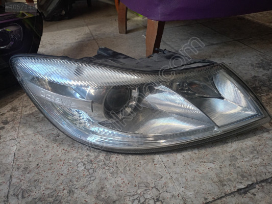 Skoda oktavya sağ far