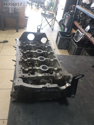 BMW F20  SİLİNDİR KAPAĞI