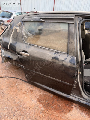 Peugeot 307 sağ arka kapı