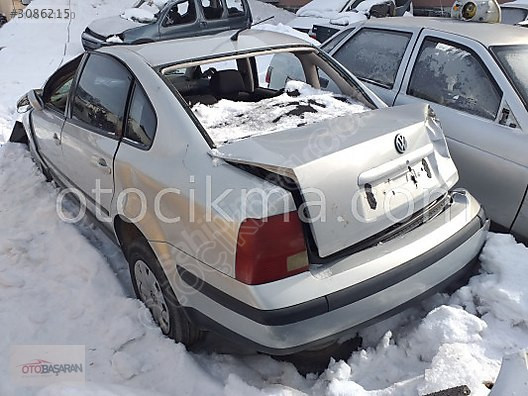 PASSAT B5 ÇIKMA SOL ARKA KESME ÇAMURLUK ÇEYREK