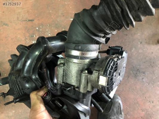 Ford Fiesta 1.4 gaz kelebeği