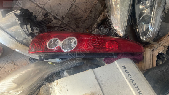 Ford Fiesta 2005 model hatchback sol arka stop lambası