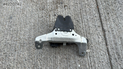 MERCEDES C SERISI W205 BAGAJ KILIDI A2057500600