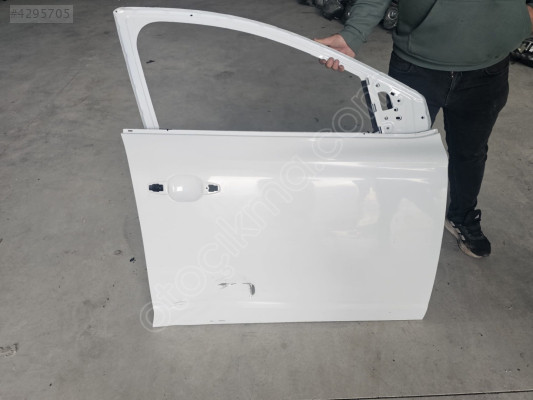 RENAULT TALİANT BEYAZ SAĞ ÖN KAPI ORJINAL LOKALLIK