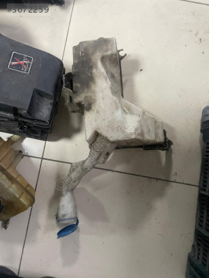 Peugeot 407 ön cam yedek su pidonu