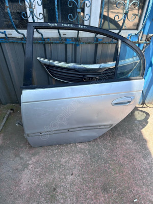 2001 TOYOTA AVENSİS SOL ARKA KAPI DOLU