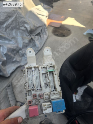 toyota auris sigorta kutusu