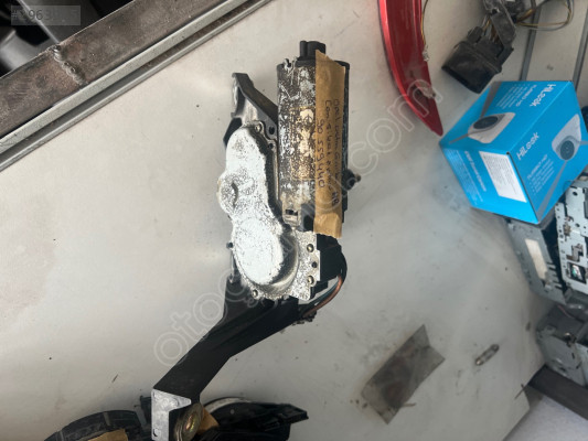 Opel astra G hb arka silecek motoru