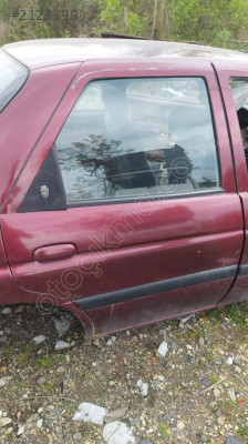 Escort sağ arka kapı çıkma