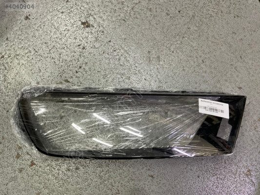 AUDİ Q8 SAĞ FAR CAMI