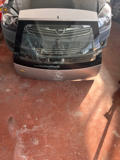 OPEL CORSA  BAGAJ KAPAĞI ÇIKMA