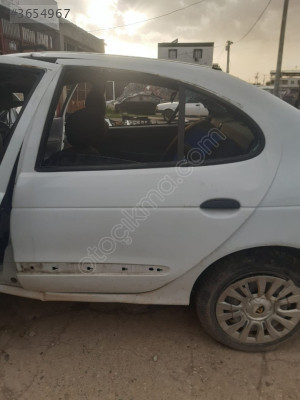 MEGAN 2001 MODEL SOL ARKA KAPI BOŞ TEMİZ