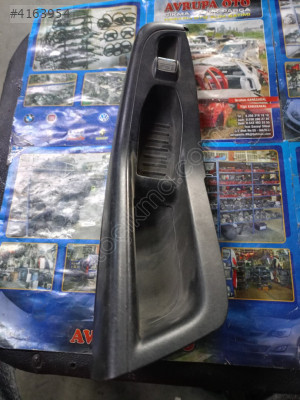 Ford Fiesta 08/15  sağön cam açma düğmesi ve kapı asılma plastiği