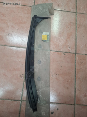 Laguna 3 ön çamurluk kenar plastigi 808380001R