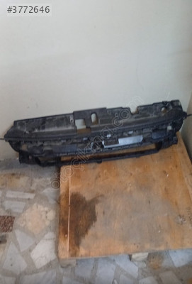 PEUGEOT 208 ÖN TAMPON ÜST BAKALİTİ 9823209780 dkn