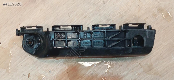 toyota yaris tampon braketi