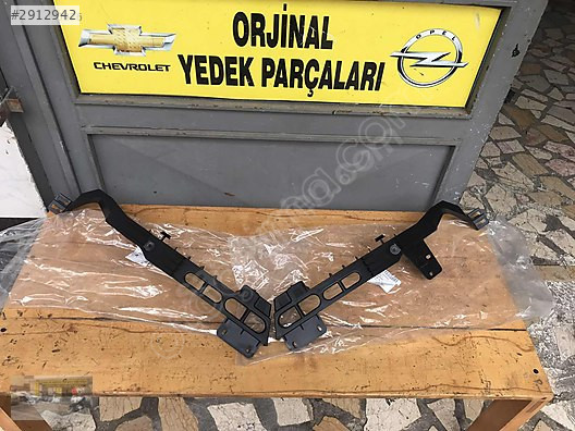 13368882/13368880 opel astra j sıfır gm sağ sol far alt braketi