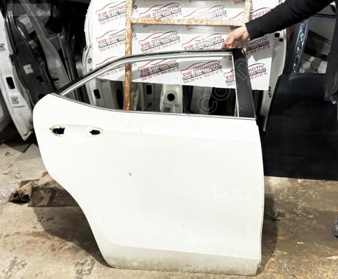 2013/2018 TOYOTA COROLLA BEYAZ SAĞ ARKA KAPI ORJINAL BOYASIZ
