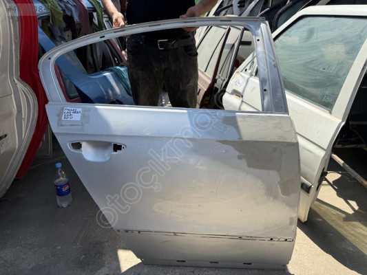 VOLKSWAGEN PASSAT B6 SAĞ ARKA KAPI ORJİNAL 05-11 MODEL