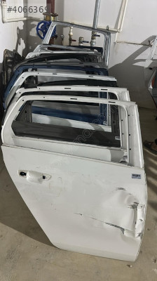 VOLKSWAGEN golf 10-13 sağ arka kapı ufak hasarlı