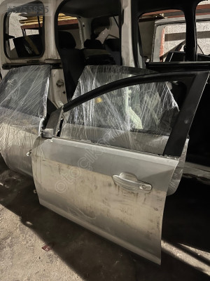Ford Focus 2.5 sol ön kapı dolu çıkma orijinal