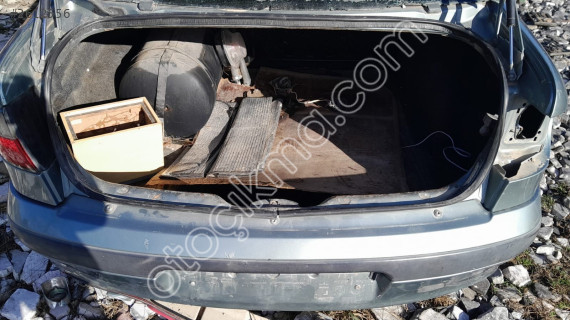 Megane 1 kesme panel arka yedek parça