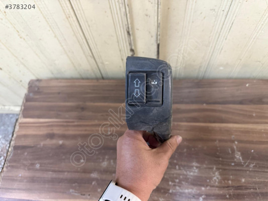 RENAULT 19 SOL ÖN KAPI CAM DÜĞMESİ ORJINAL ÇIKMA