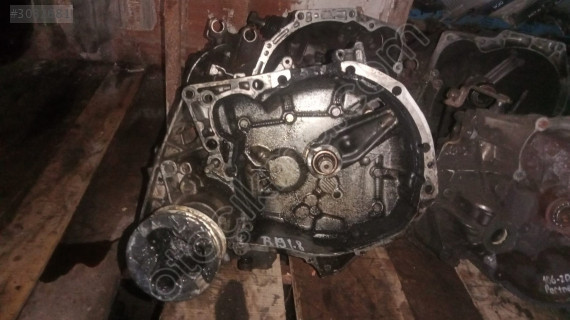 Renault 19.   1.8 şanzıman çıkma