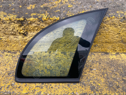 OPEL MERİVA A SAĞ ARKA KELEBEK CAMI SIFIR ORJİNAL 13115571