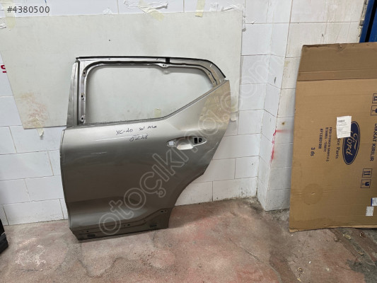 Volvo xc40 sol arka kapı.