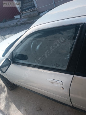 Nissan Primera sol ön kapı